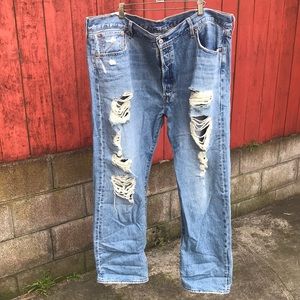 🐺Levi’s 501 distressed denim.🐺